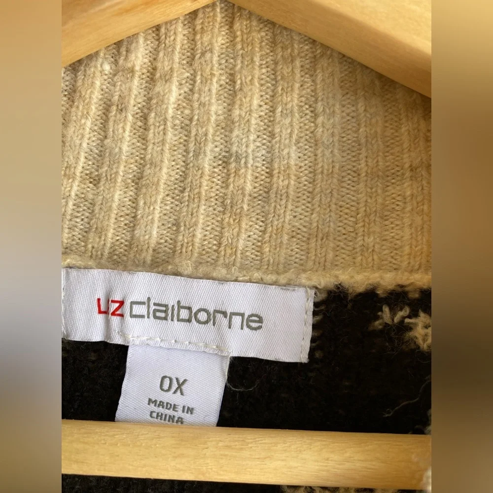 Liz Claiborne mock neck floral sweater - Picture 3 of 4